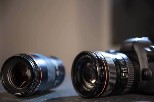 Câmeras fotográficas protegidas contra fungos nas lentes
